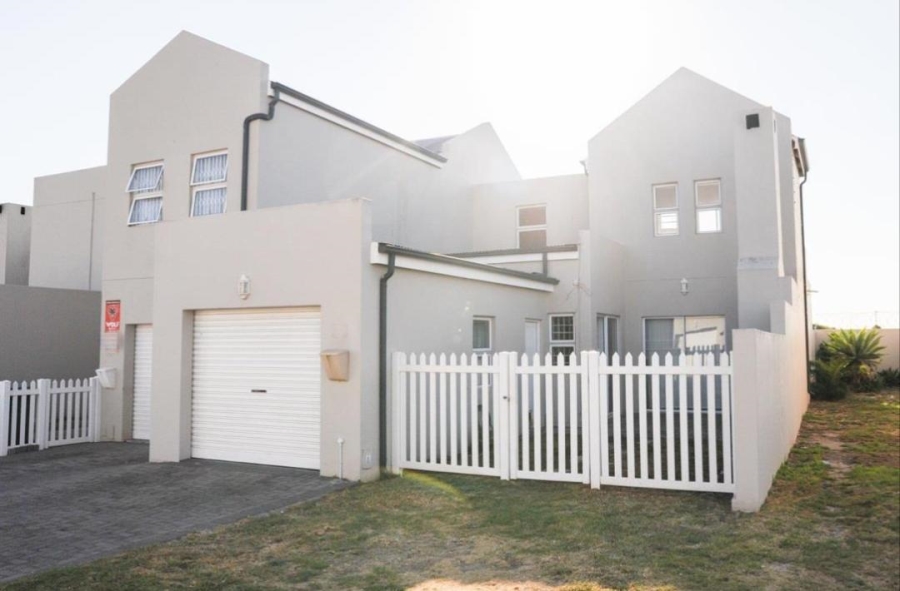 3 Bedroom Property for Sale in Villa Diamante Western Cape